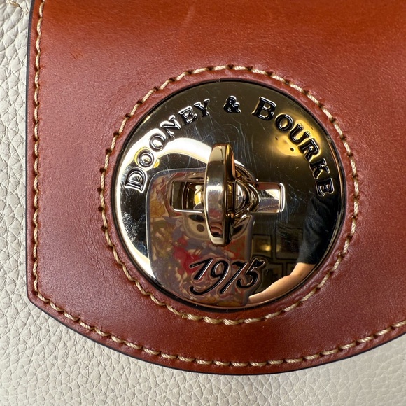 Dooney & Bourke Pebble Turnlock Hobo 26 Cream Chestnut Pebble Leather Bag - Picture 7 of 12